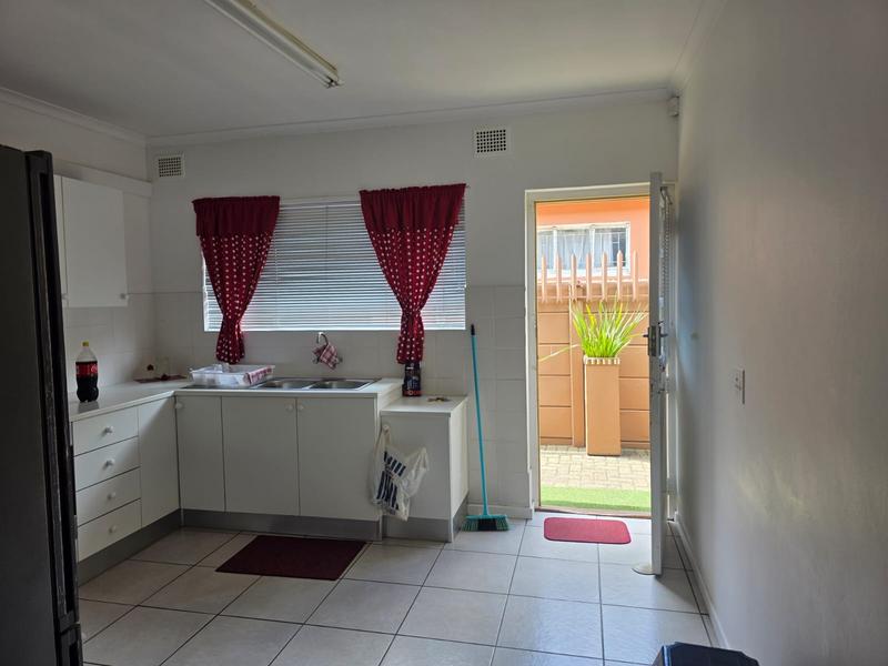 To Let 7 Bedroom Property for Rent in Bonnie Brae Western Cape